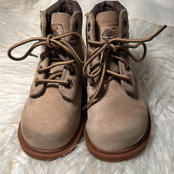 Timberland® Waterproof toddler Boot size 5.5. - Picture 2 of 10